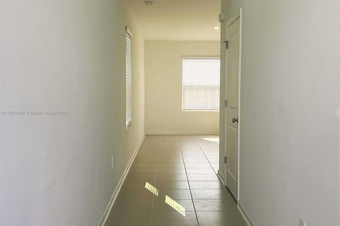 For Rent: $2,050 (4 beds, 2 baths, 1880 Square Feet)