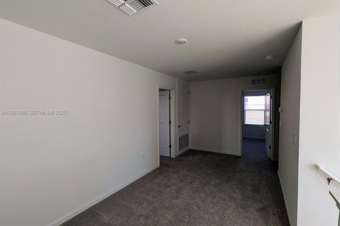 En Renta: $2,050 (4 camas, 2 baños, 1880 Pies cuadrados)