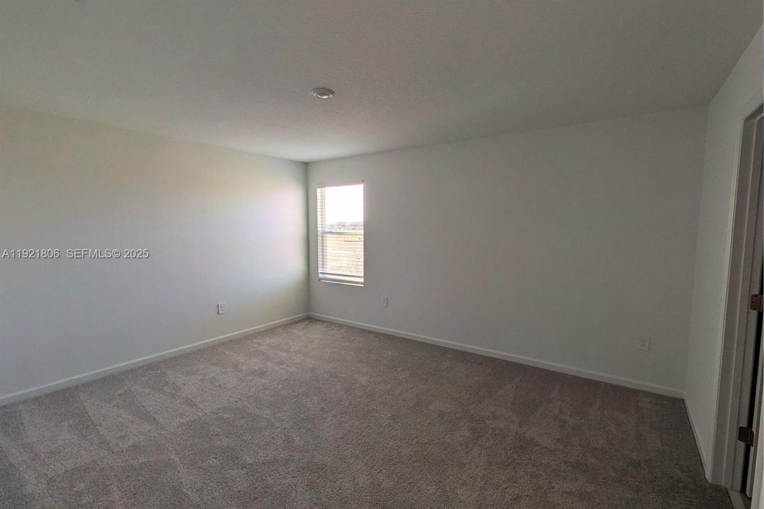 En Renta: $2,050 (4 camas, 2 baños, 1880 Pies cuadrados)