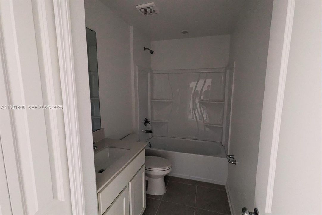 En Renta: $2,050 (4 camas, 2 baños, 1880 Pies cuadrados)