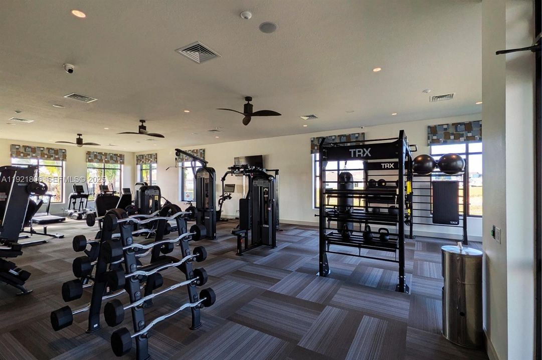 En Renta: $2,050 (4 camas, 2 baños, 1880 Pies cuadrados)