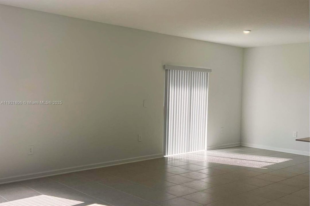 For Rent: $2,050 (4 beds, 2 baths, 1880 Square Feet)