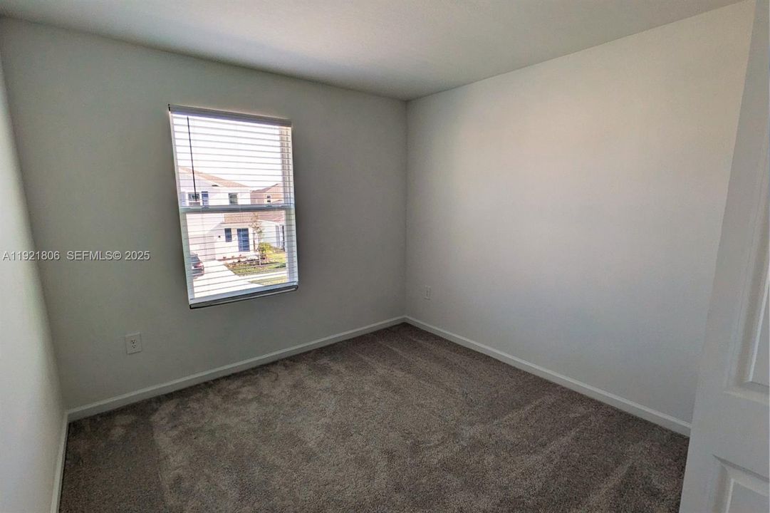 En Renta: $2,050 (4 camas, 2 baños, 1880 Pies cuadrados)