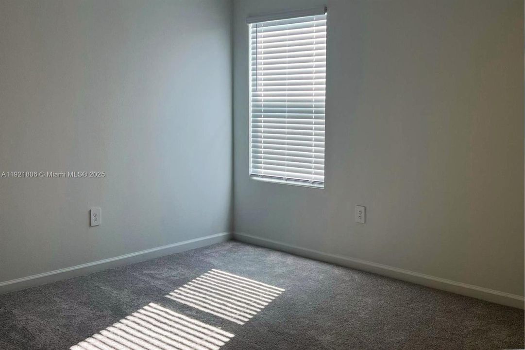 For Rent: $2,050 (4 beds, 2 baths, 1880 Square Feet)