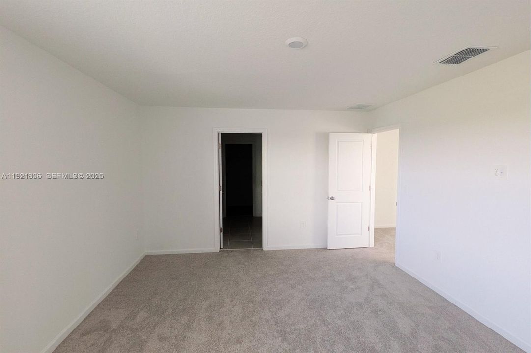 En Renta: $2,050 (4 camas, 2 baños, 1880 Pies cuadrados)