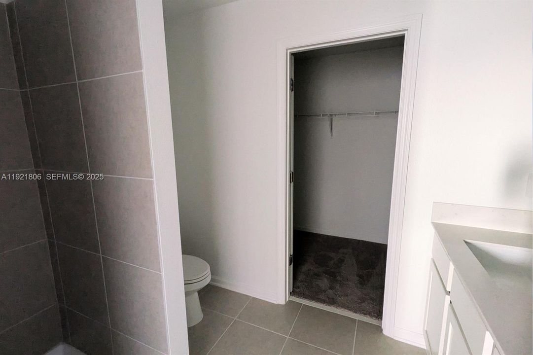 En Renta: $2,050 (4 camas, 2 baños, 1880 Pies cuadrados)