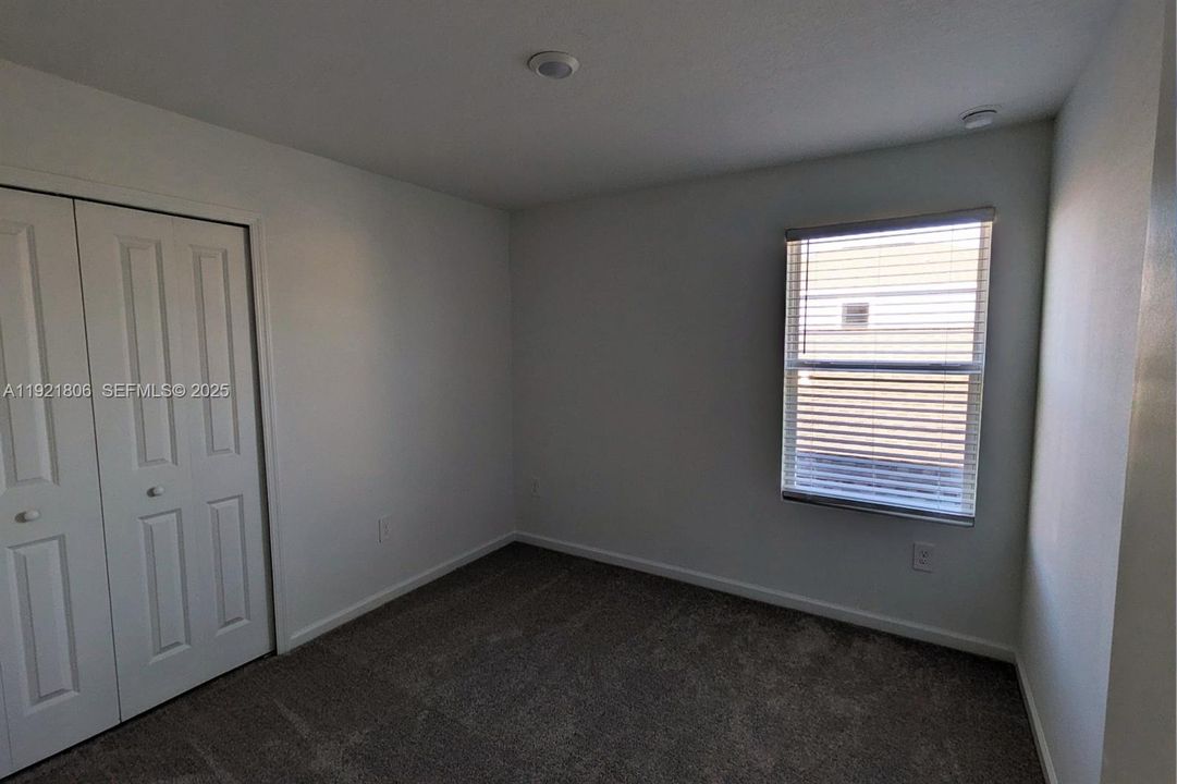 En Renta: $2,050 (4 camas, 2 baños, 1880 Pies cuadrados)