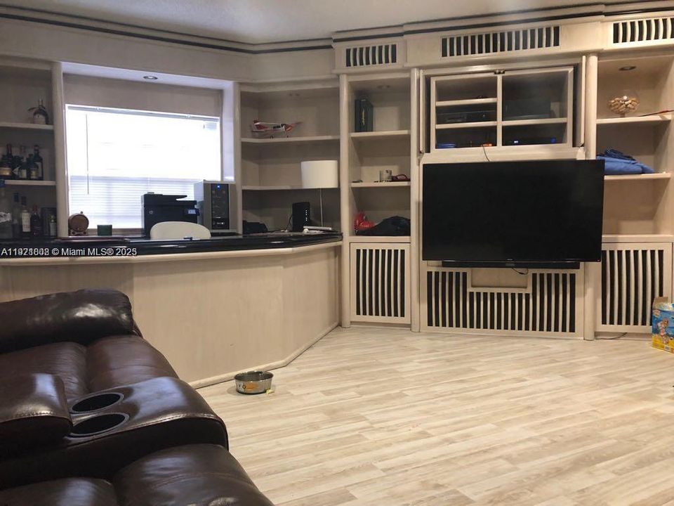 В аренду: $4,390 (3 спален, 2 ванн, 2271 Квадратных фут)