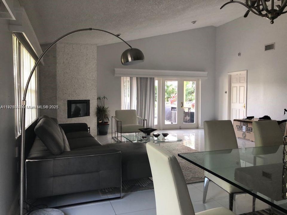 В аренду: $4,390 (3 спален, 2 ванн, 2271 Квадратных фут)