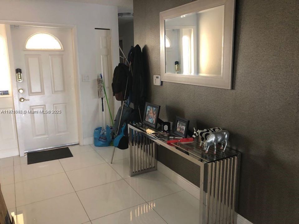 В аренду: $4,390 (3 спален, 2 ванн, 2271 Квадратных фут)