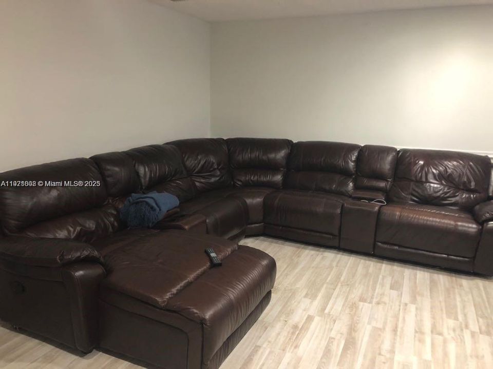 В аренду: $4,390 (3 спален, 2 ванн, 2271 Квадратных фут)