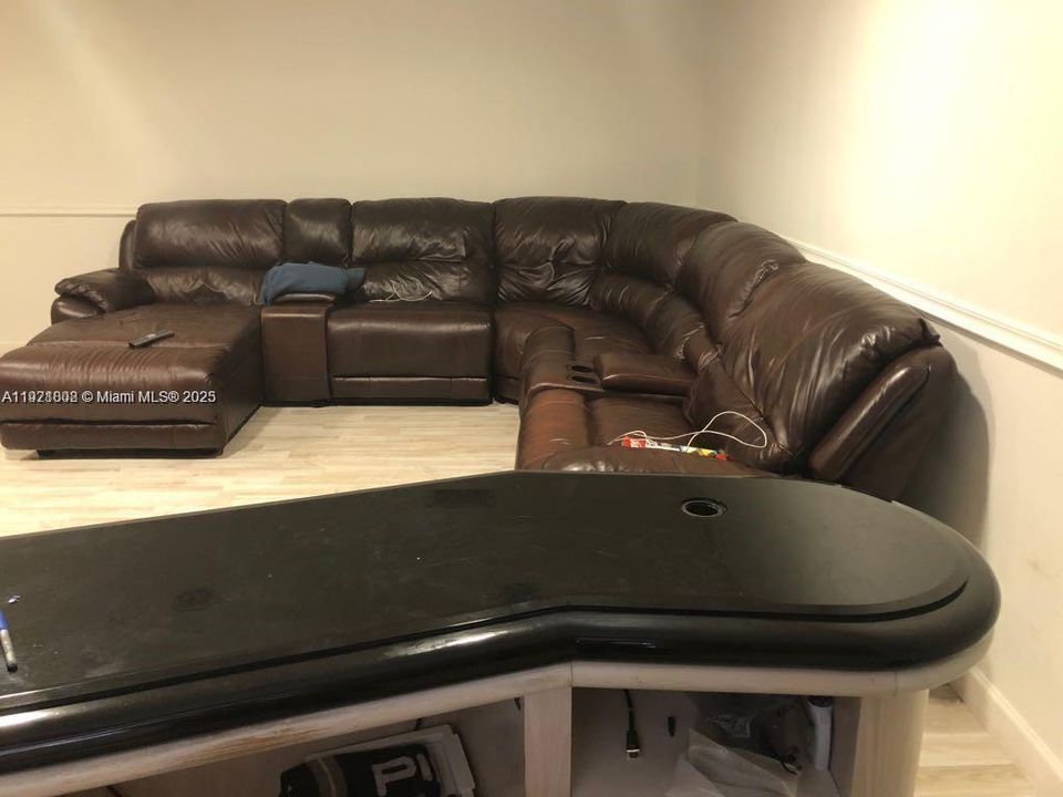 В аренду: $4,390 (3 спален, 2 ванн, 2271 Квадратных фут)