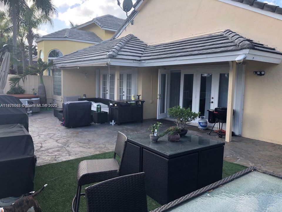 В аренду: $4,390 (3 спален, 2 ванн, 2271 Квадратных фут)