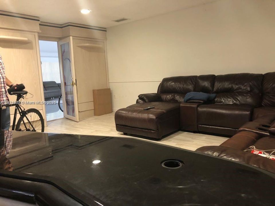 В аренду: $4,390 (3 спален, 2 ванн, 2271 Квадратных фут)