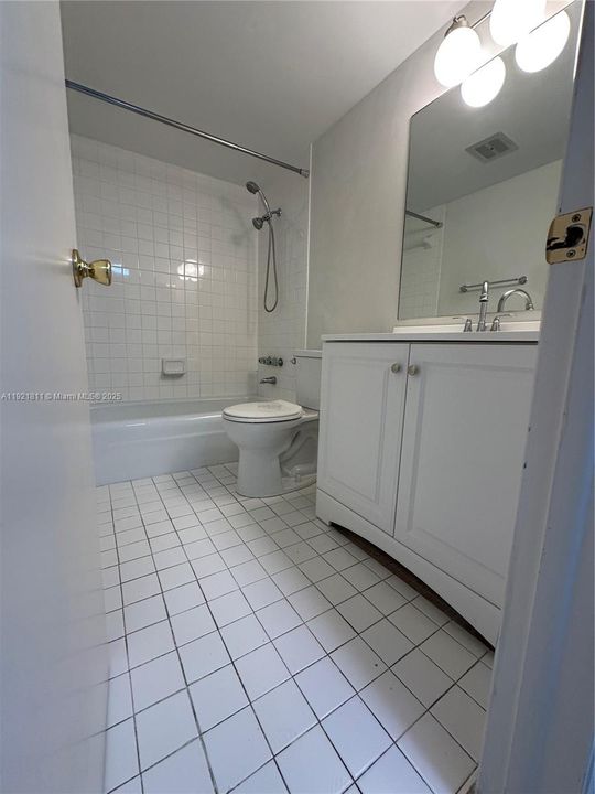 For Rent: $2,000 (2 beds, 2 baths, 1131 Square Feet)