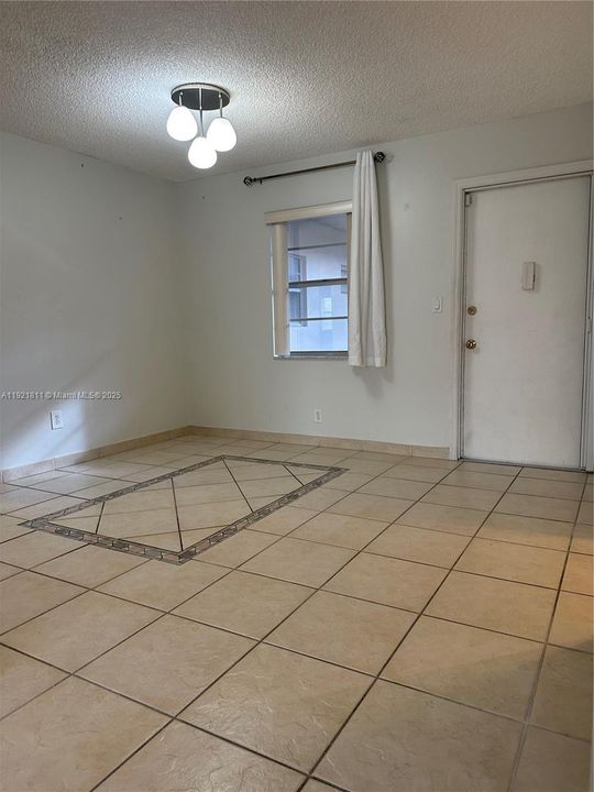 For Rent: $2,000 (2 beds, 2 baths, 1131 Square Feet)