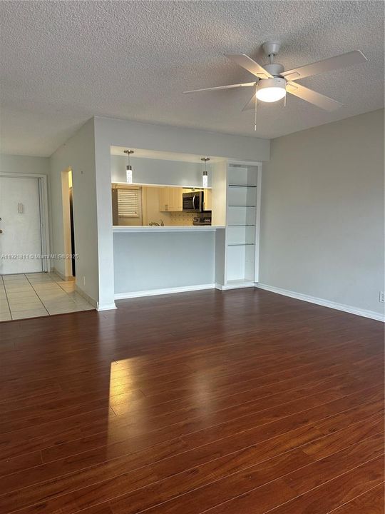 For Rent: $2,000 (2 beds, 2 baths, 1131 Square Feet)