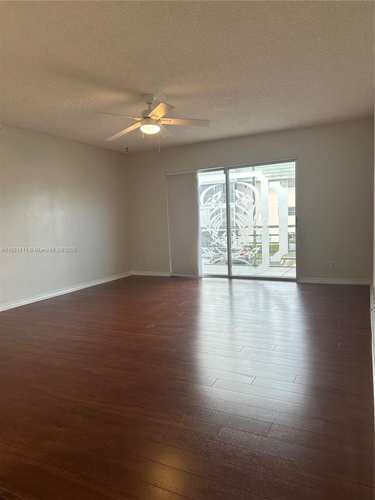 For Rent: $2,000 (2 beds, 2 baths, 1131 Square Feet)