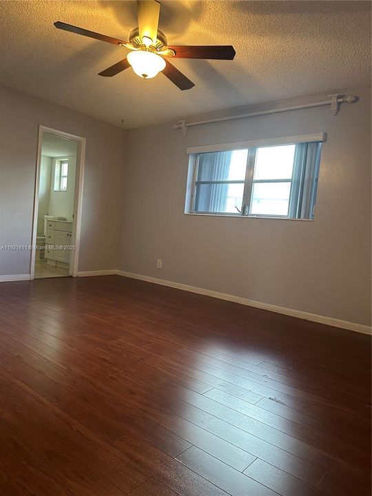 For Rent: $2,000 (2 beds, 2 baths, 1131 Square Feet)