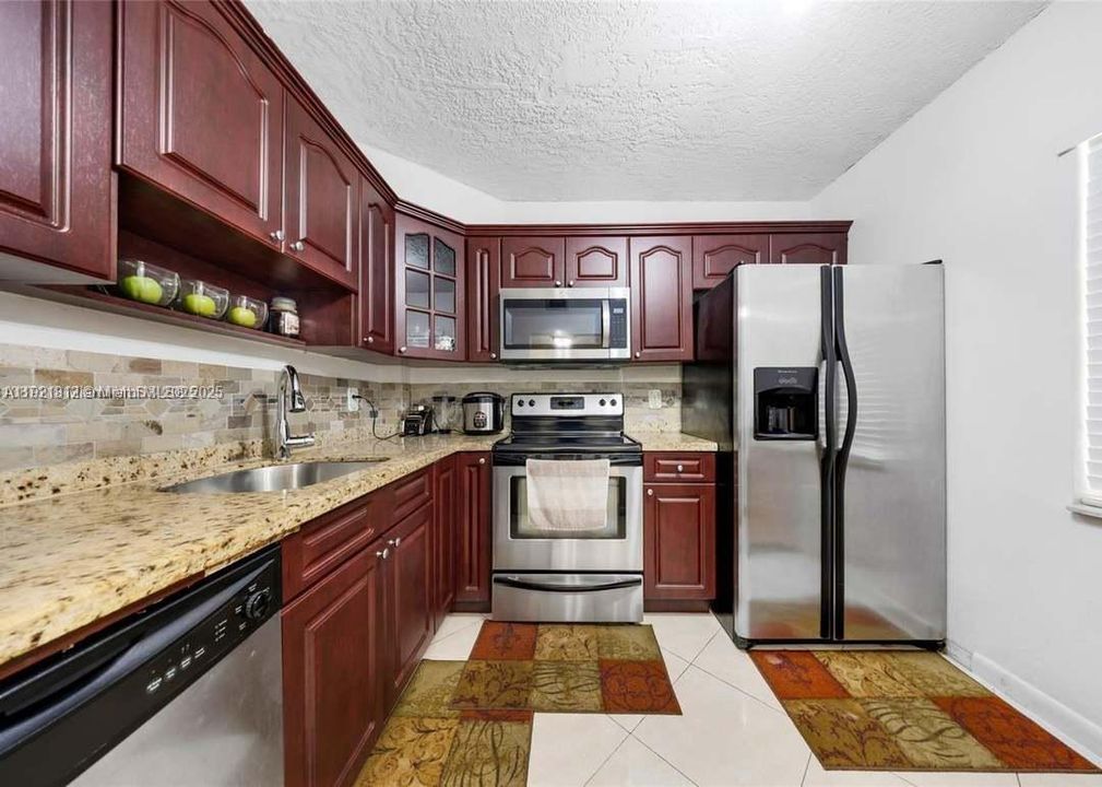 For Sale: $125,000 (2 beds, 2 baths, 865 Square Feet)