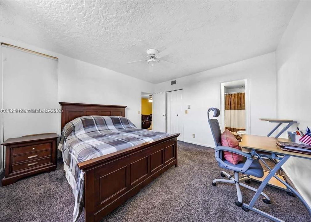 For Sale: $125,000 (2 beds, 2 baths, 865 Square Feet)