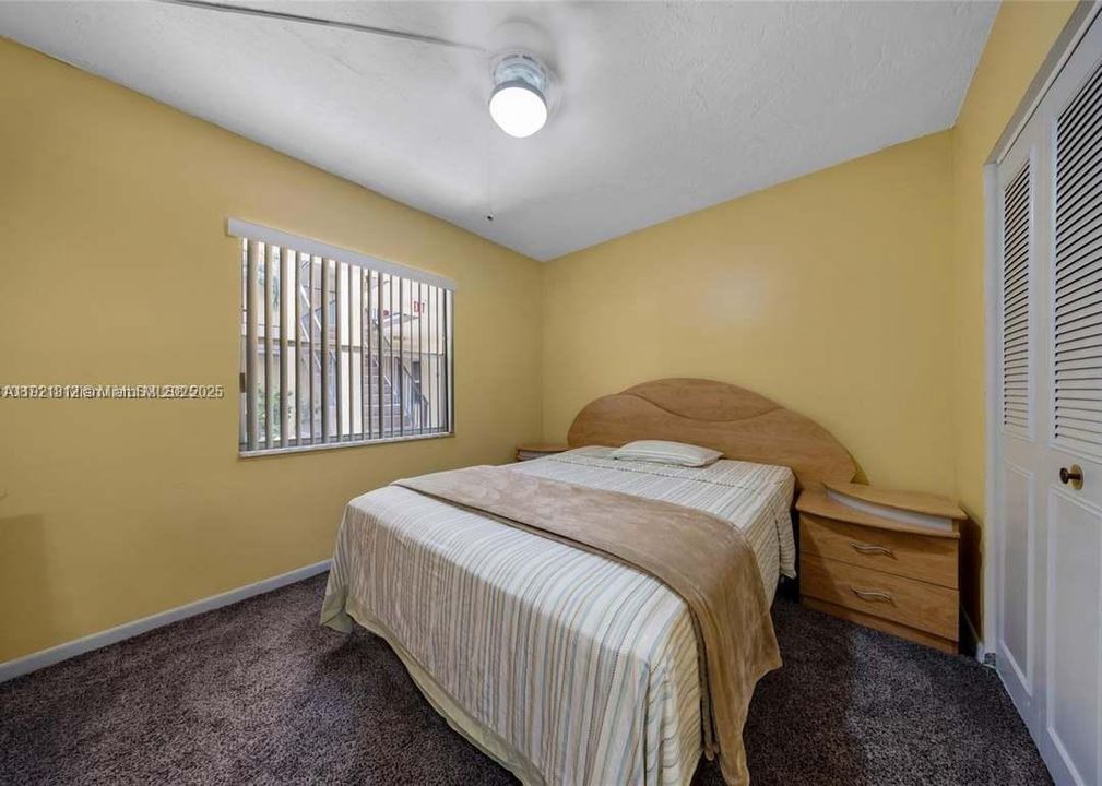 For Sale: $125,000 (2 beds, 2 baths, 865 Square Feet)
