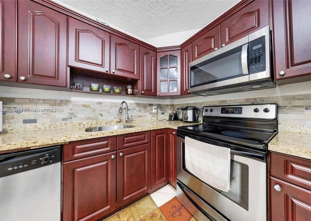 For Sale: $125,000 (2 beds, 2 baths, 865 Square Feet)