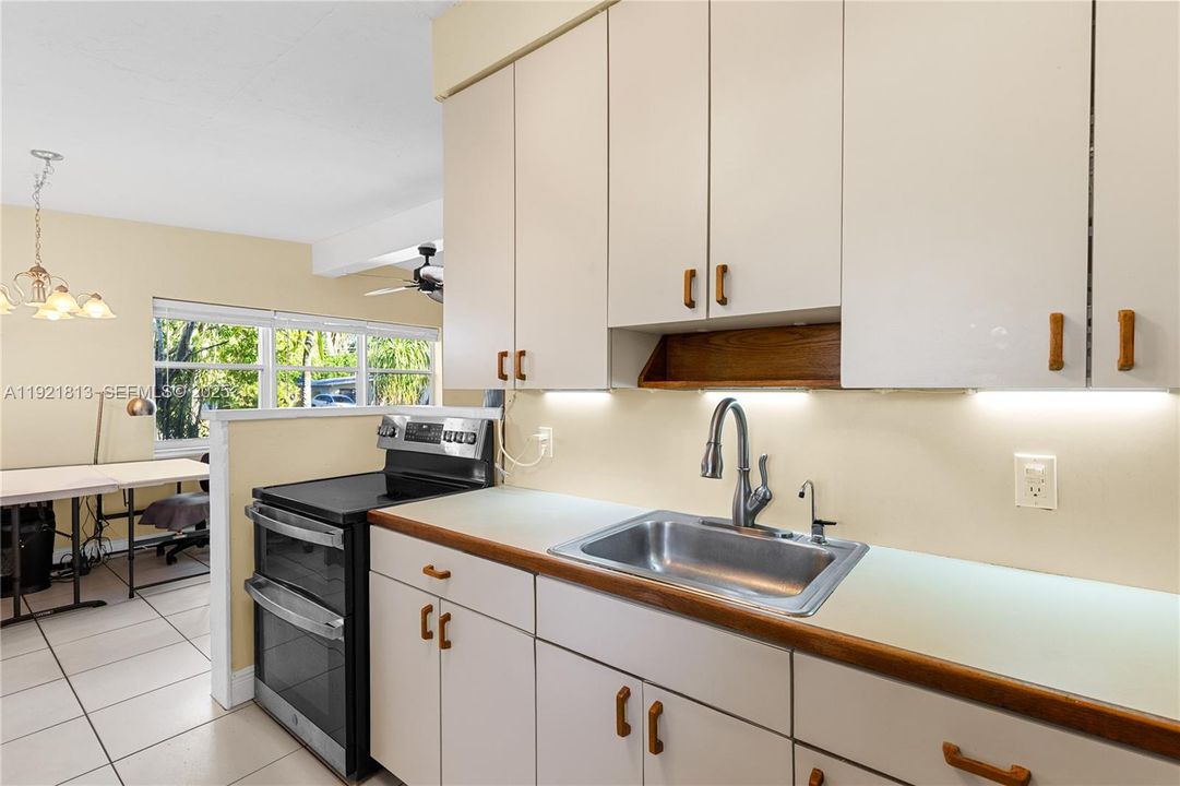 For Sale: $425,000 (3 beds, 2 baths, 1560 Square Feet)