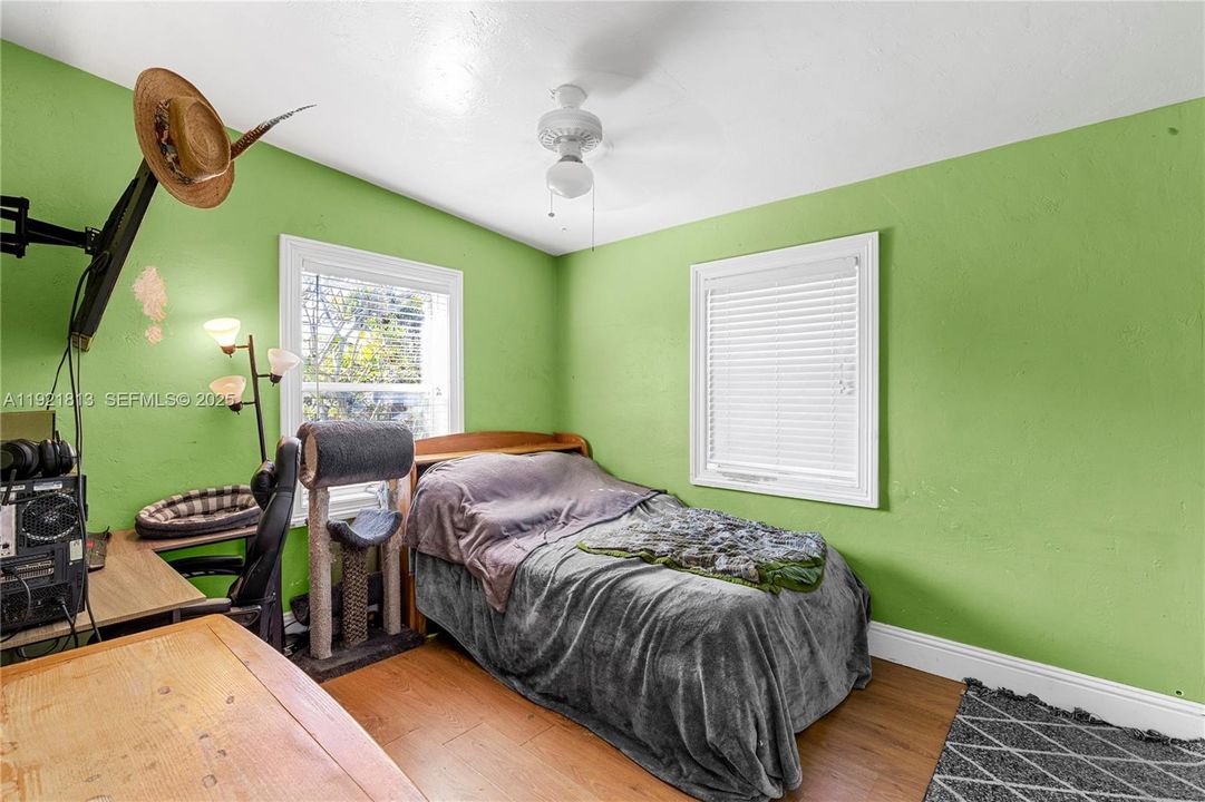 For Sale: $425,000 (3 beds, 2 baths, 1560 Square Feet)