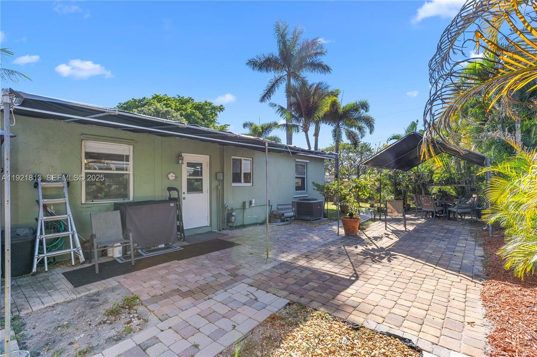 For Sale: $425,000 (3 beds, 2 baths, 1560 Square Feet)