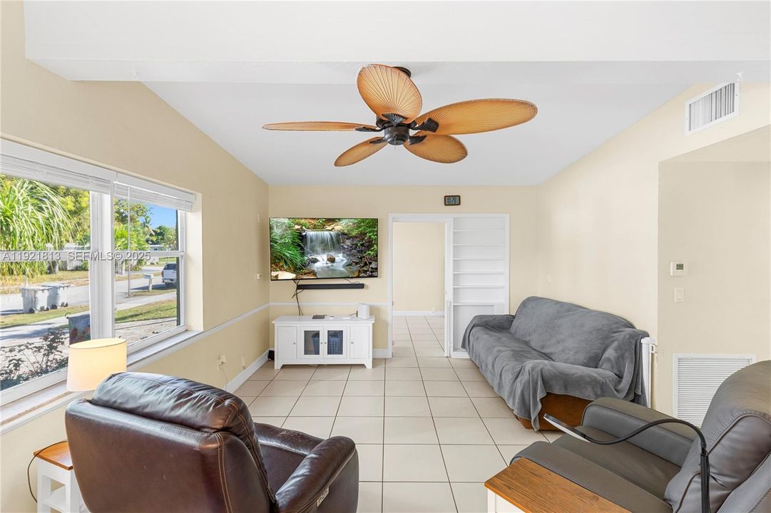 For Sale: $425,000 (3 beds, 2 baths, 1560 Square Feet)