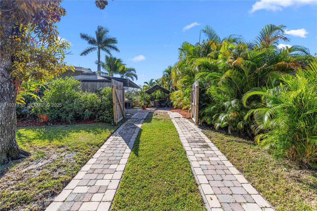 For Sale: $425,000 (3 beds, 2 baths, 1560 Square Feet)