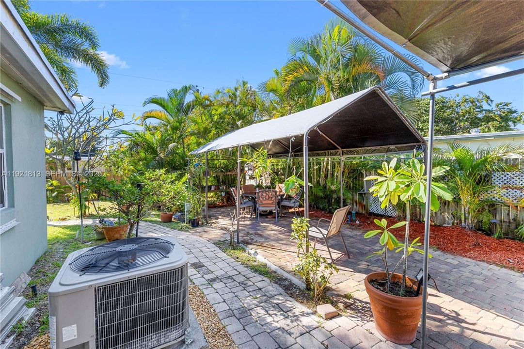 For Sale: $425,000 (3 beds, 2 baths, 1560 Square Feet)