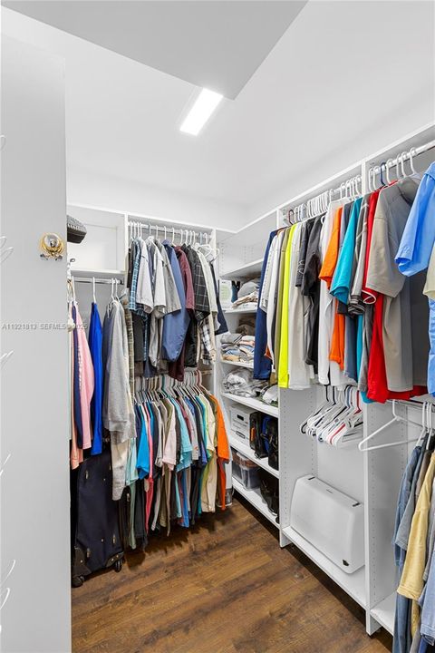 For Sale: $425,000 (3 beds, 2 baths, 1560 Square Feet)