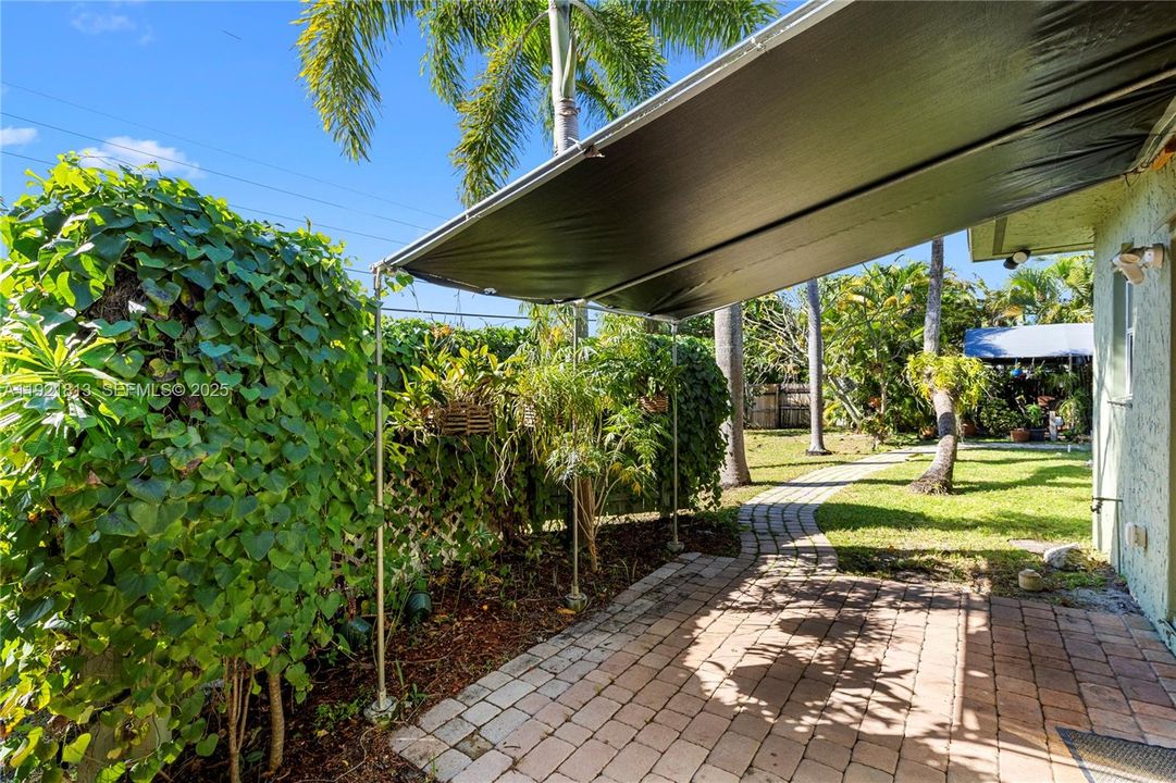 For Sale: $425,000 (3 beds, 2 baths, 1560 Square Feet)