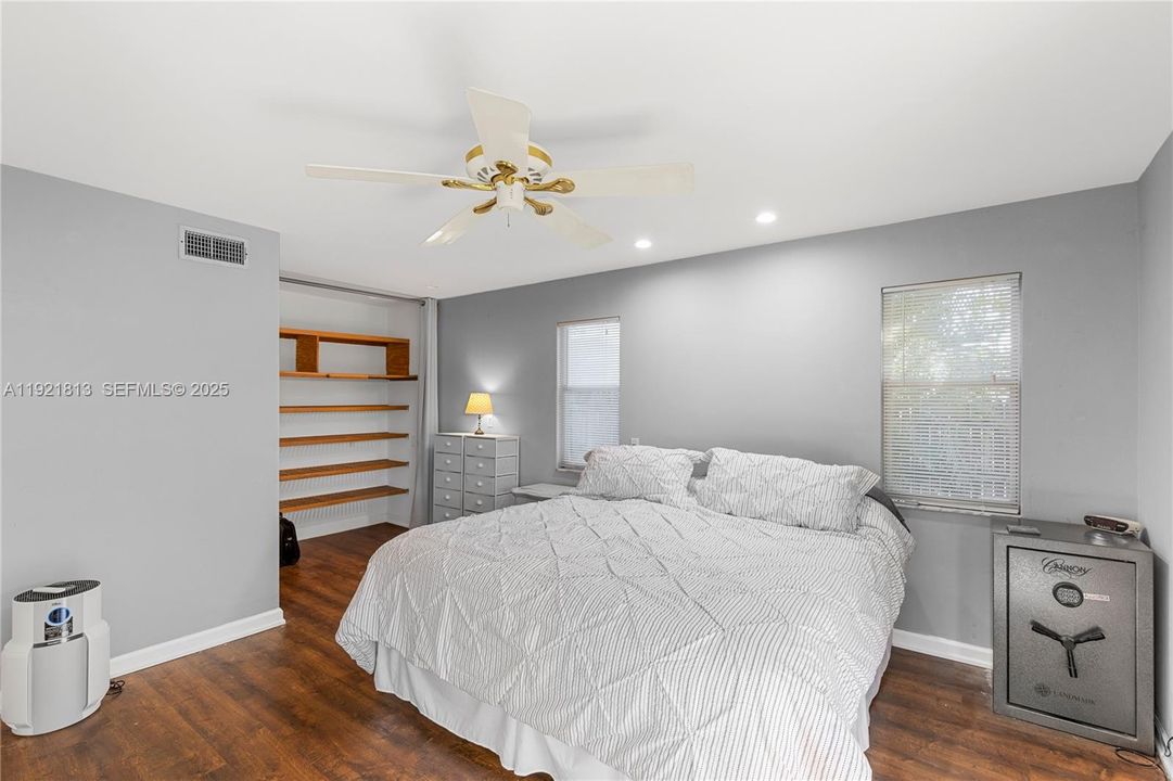 For Sale: $425,000 (3 beds, 2 baths, 1560 Square Feet)