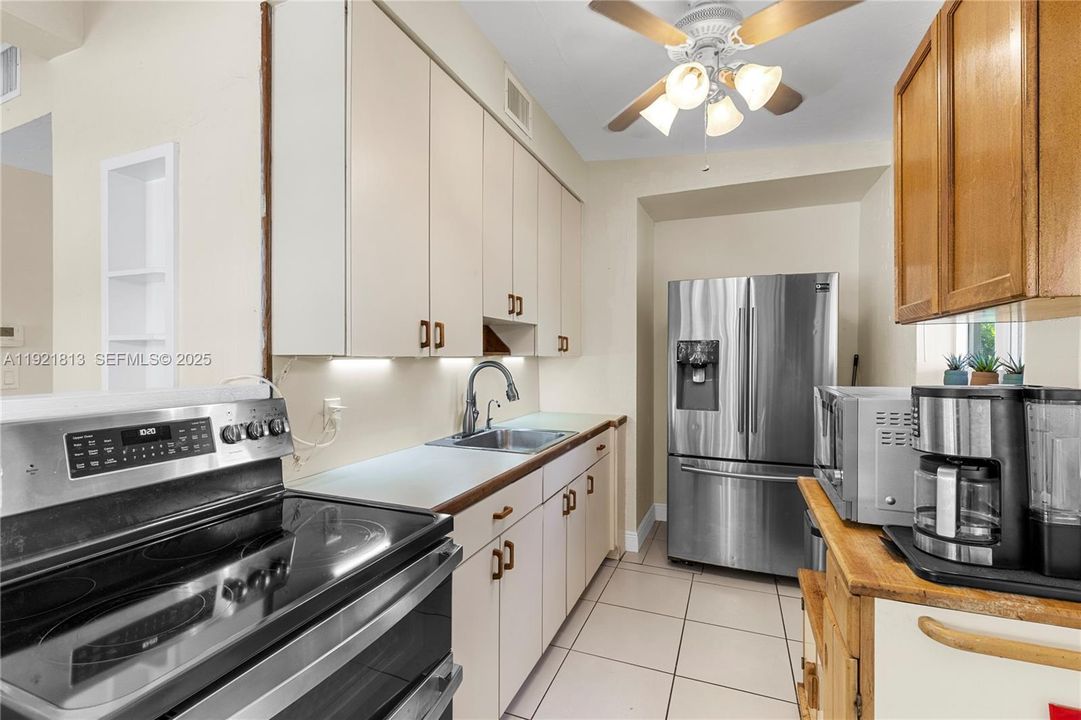 For Sale: $425,000 (3 beds, 2 baths, 1560 Square Feet)