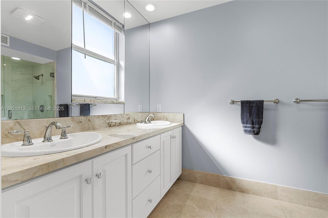 For Sale: $425,000 (3 beds, 2 baths, 1560 Square Feet)