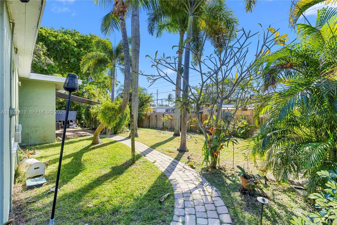 For Sale: $425,000 (3 beds, 2 baths, 1560 Square Feet)