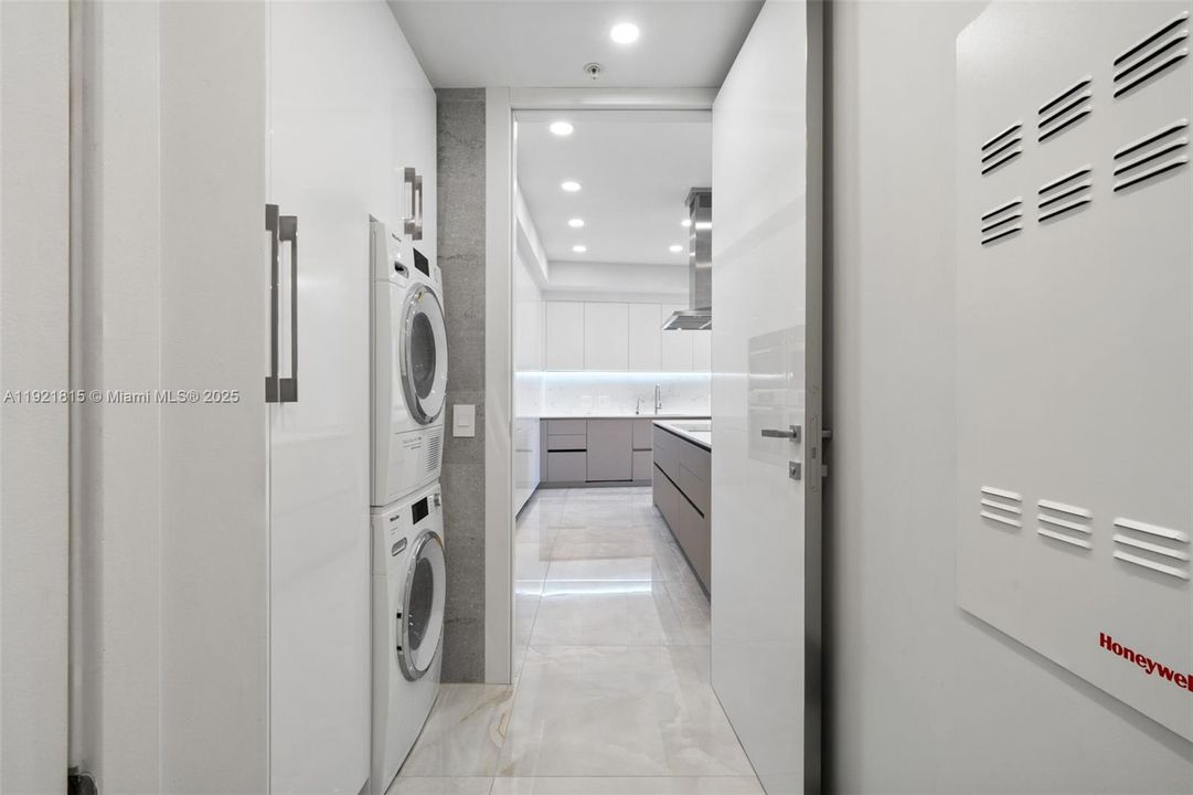 For Rent: $8,750 (2 beds, 2 baths, 1614 Square Feet)