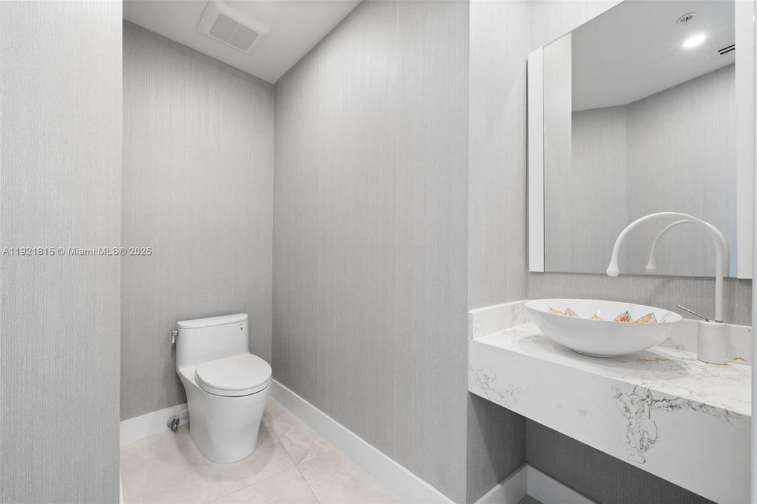 For Rent: $8,750 (2 beds, 2 baths, 1614 Square Feet)