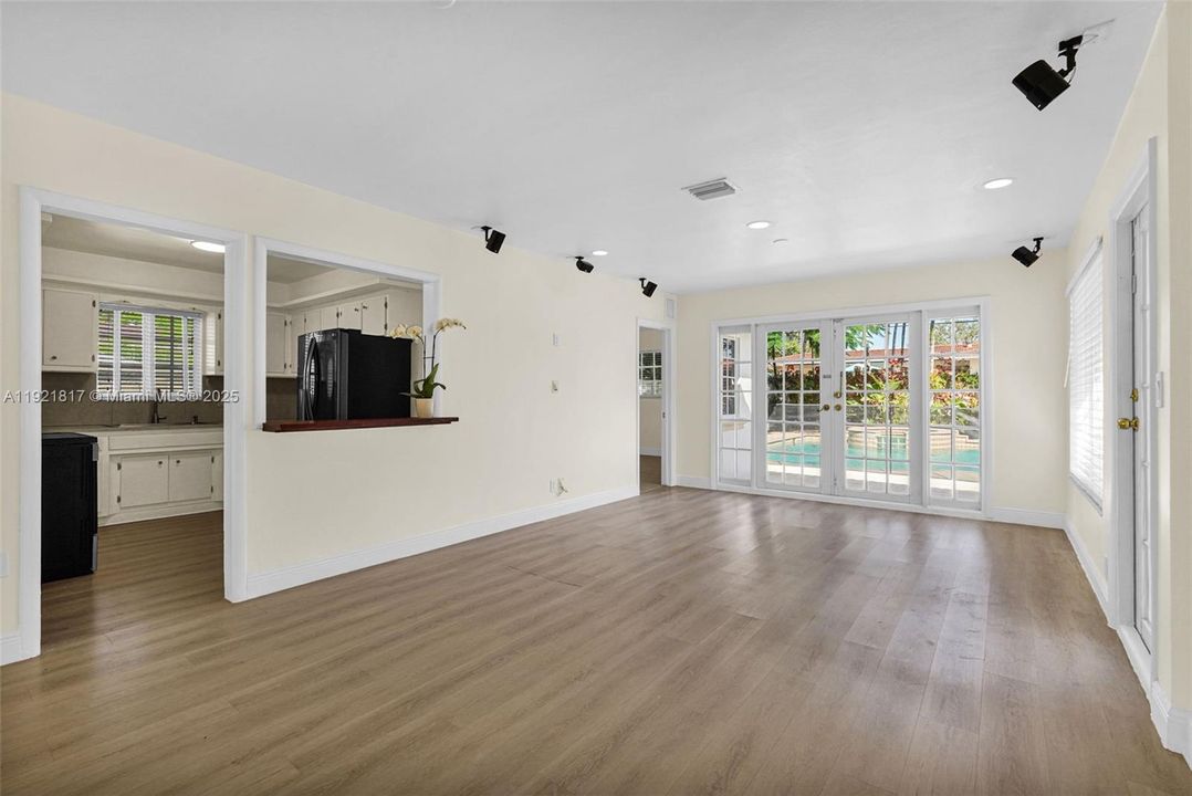 待售: $975,000 (3 贝兹, 2 浴室, 1468 平方英尺)