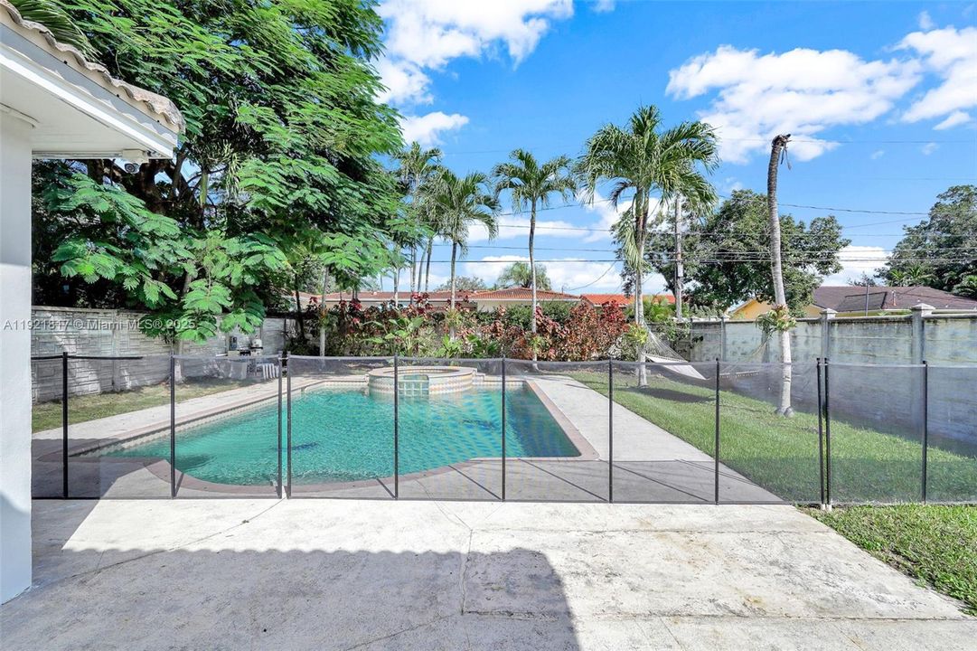 待售: $975,000 (3 贝兹, 2 浴室, 1468 平方英尺)