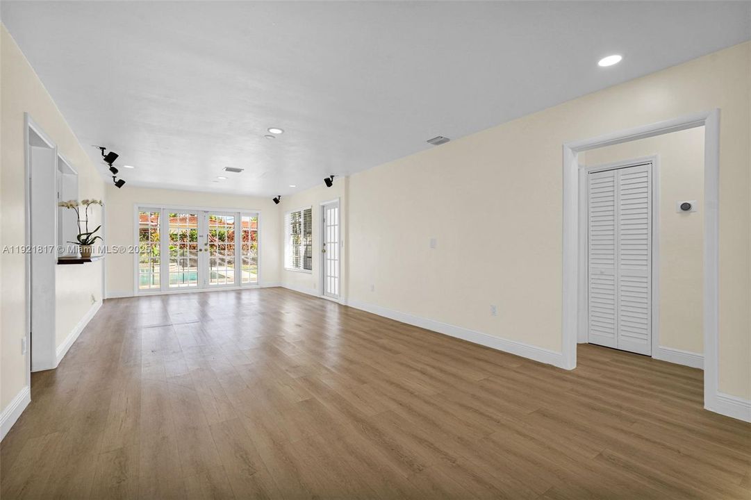 待售: $975,000 (3 贝兹, 2 浴室, 1468 平方英尺)