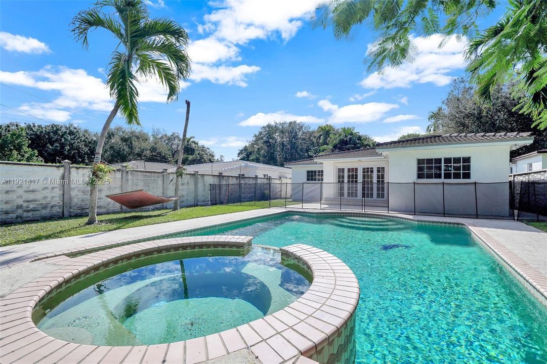 待售: $975,000 (3 贝兹, 2 浴室, 1468 平方英尺)