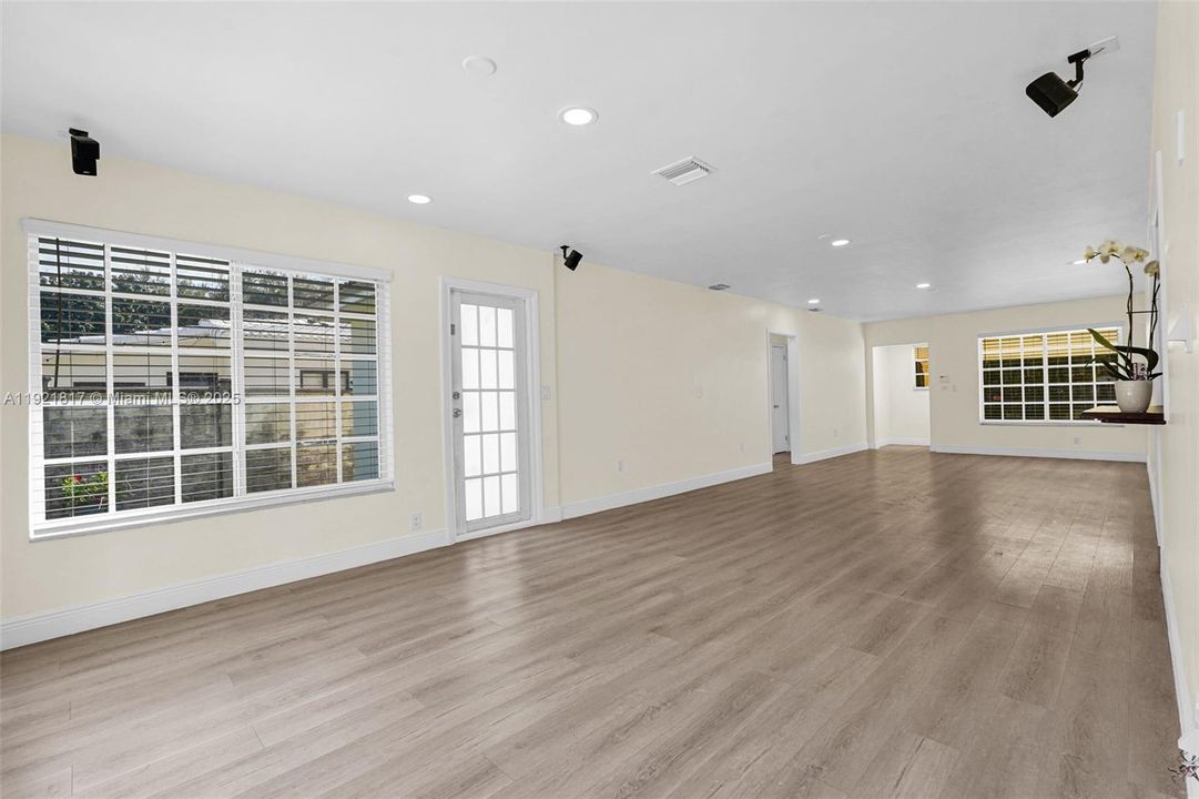 待售: $975,000 (3 贝兹, 2 浴室, 1468 平方英尺)