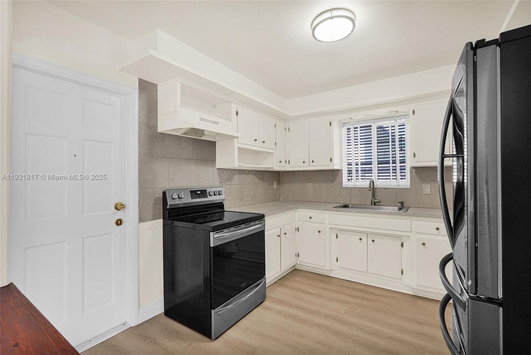 待售: $975,000 (3 贝兹, 2 浴室, 1468 平方英尺)