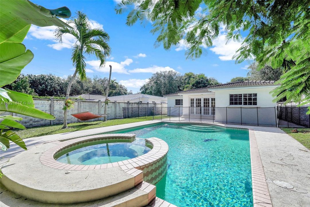 待售: $975,000 (3 贝兹, 2 浴室, 1468 平方英尺)