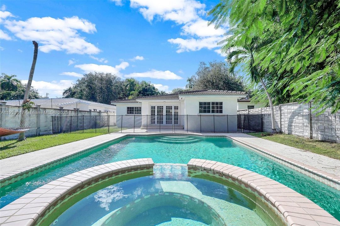 待售: $975,000 (3 贝兹, 2 浴室, 1468 平方英尺)