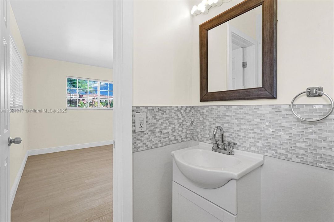 待售: $975,000 (3 贝兹, 2 浴室, 1468 平方英尺)